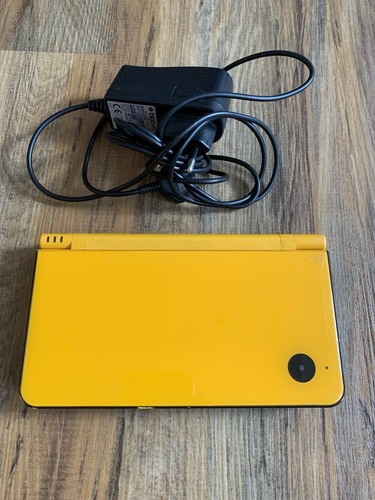 Nintendo dsi gelb mit sd - in,
